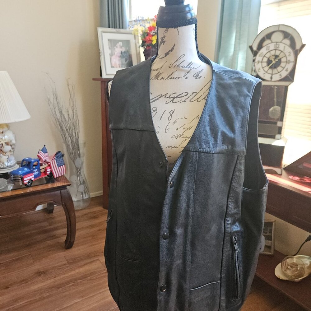 Mens First Classics  Black Leather motorcycle Vest Size XXL n good condition